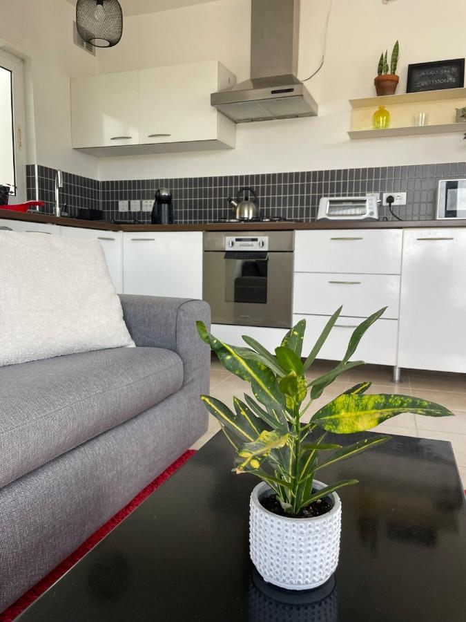 Simons Apartments Minutes Away From Balluta Bay And St Julians Слима Экстерьер фото