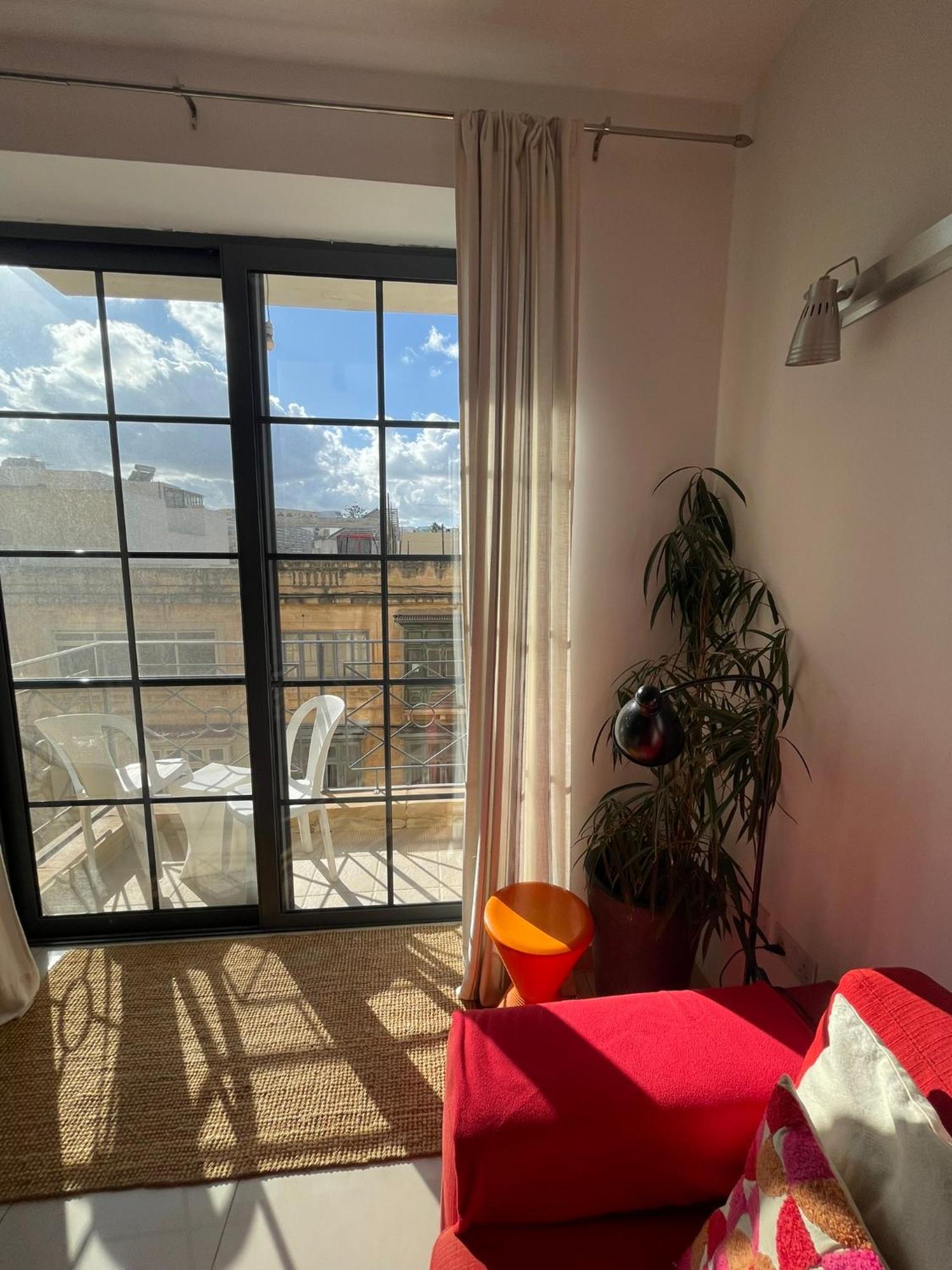 Simons Apartments Minutes Away From Balluta Bay And St Julians Слима Экстерьер фото