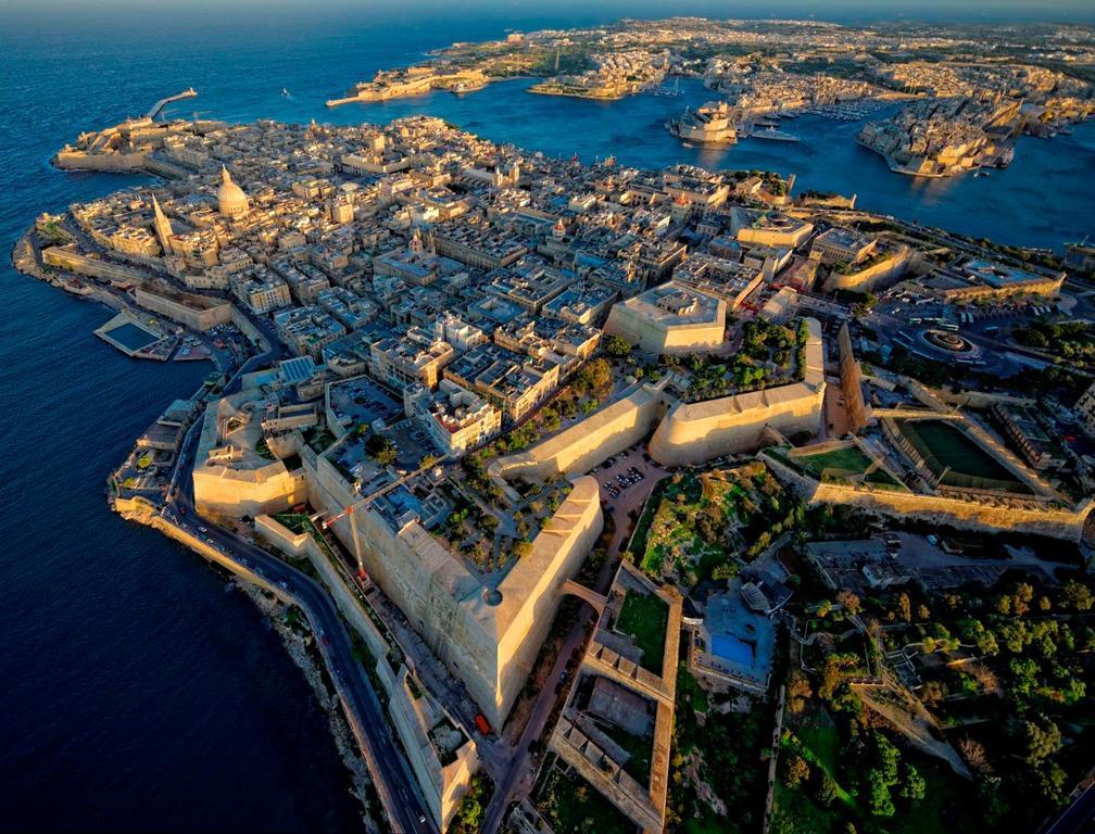 Simons Apartments Minutes Away From Balluta Bay And St Julians Слима Экстерьер фото