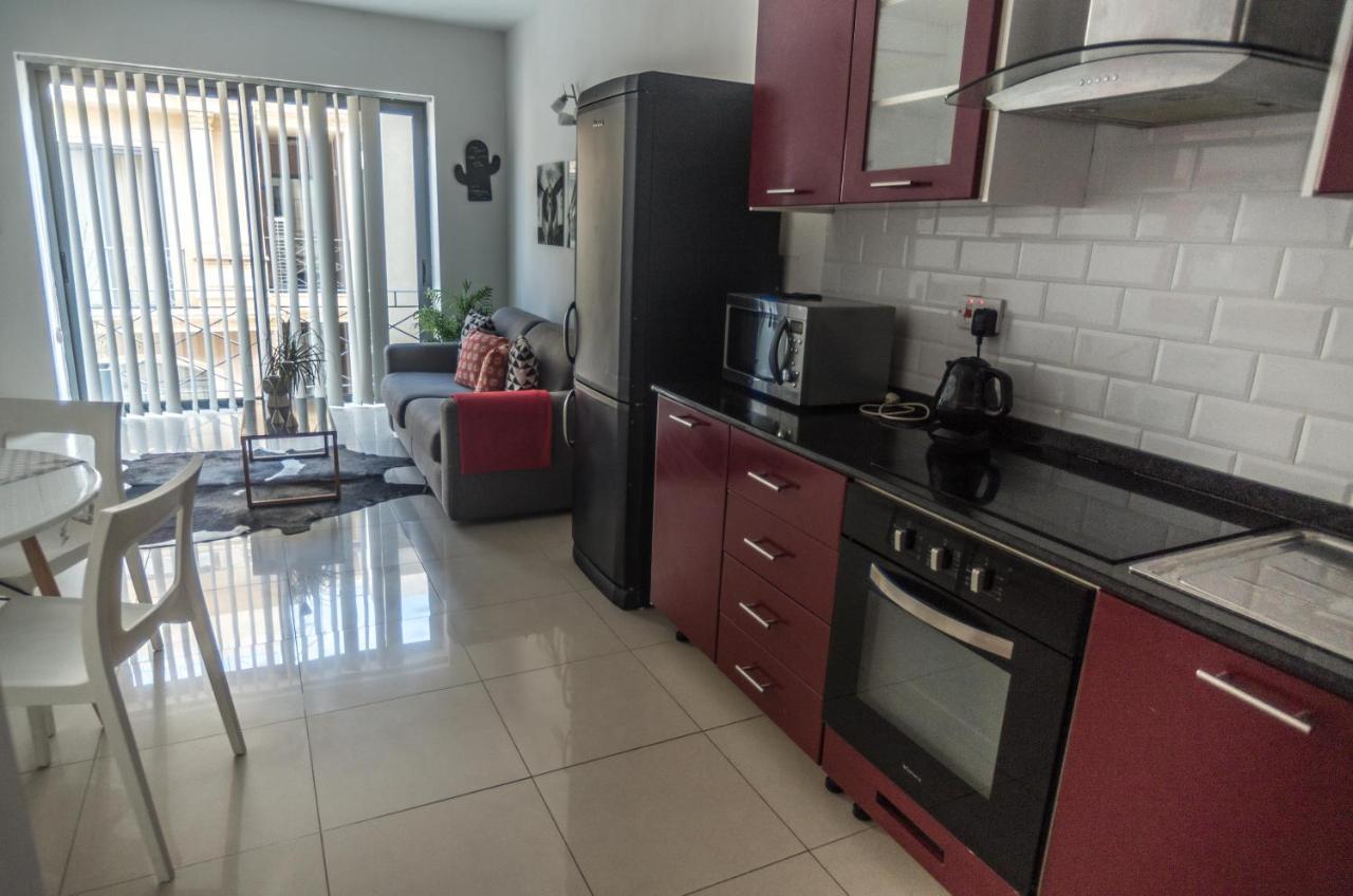 Simons Apartments Minutes Away From Balluta Bay And St Julians Слима Экстерьер фото